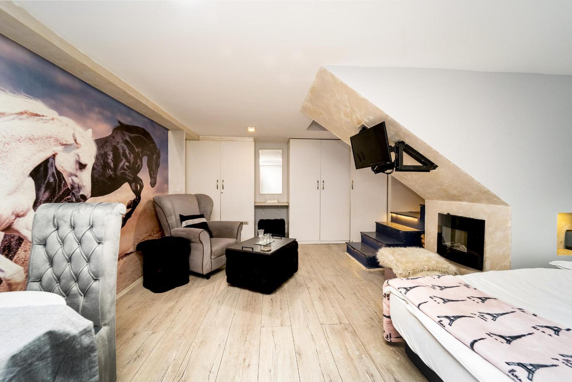 Studio Split Level